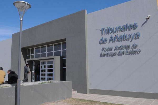 Denuncioacute que es viacutectima de violencia de geacutenero hace 26 antildeos