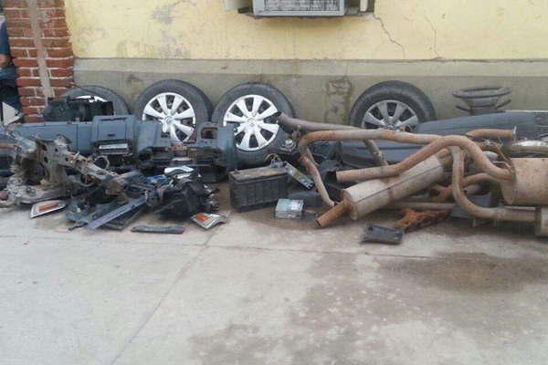 Desbaratan parte de una banda que se dedicaba al robo y desguace de vehiacuteculos