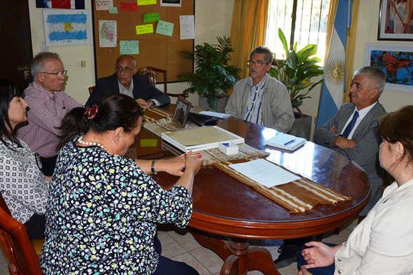 Experto internacional visitoacute el  Ministerio de Salud de Santiago