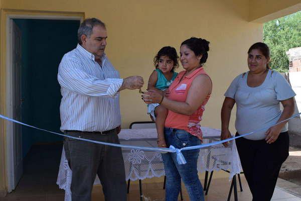 El Gobierno entregoacute moacutedulos habitacionales en Capital y La Banda 