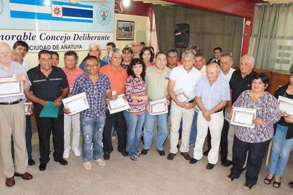 Hicieron un emotivo reconocimiento a maacutes de 20 municipales jubilados