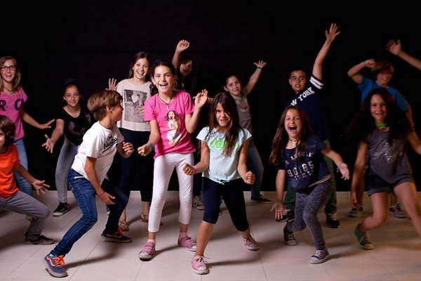 Dictan un taller de teatro gratuito para nintildeos en el CIC Campo Contreras
