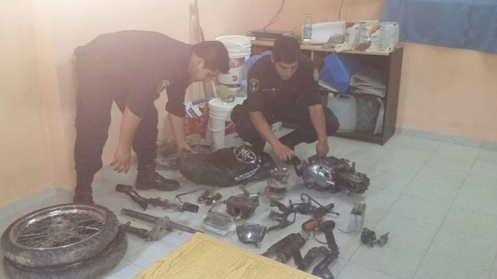 Detienen a dos ladrones que teniacutean pedido de captura