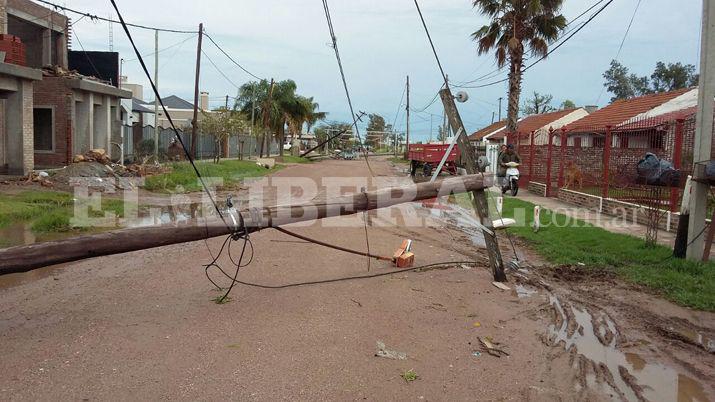 Fuerte tormenta dejoacute severos dantildeos a las redes eleacutectricas en el sur provincial