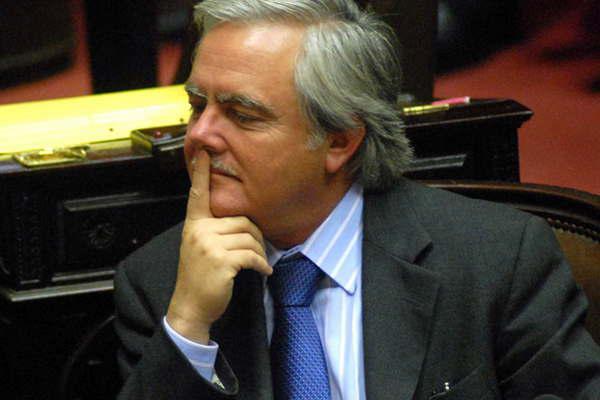 Pinedo justificó el aumento de los sueldos