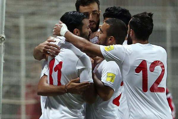 Tuacutenez vencioacute a Libia y encabeza el Grupo 1