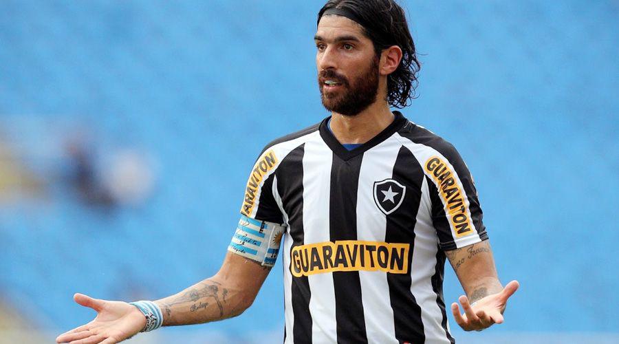 Abreu firmoacute con un nuevo club y va por el reacutecord guinness