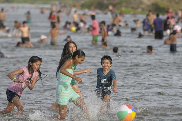 El GER advierte sobre los peligros de bantildearse en el riacuteo y canales