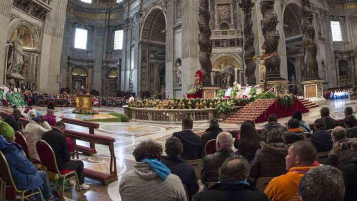 EL papa Francisco invitoacute a indigentes a una misa en San Pedro