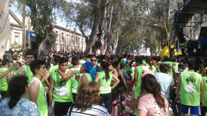 Con una multitudinaria participación se corre el Maratón Aniversario de EL LIBERAL
