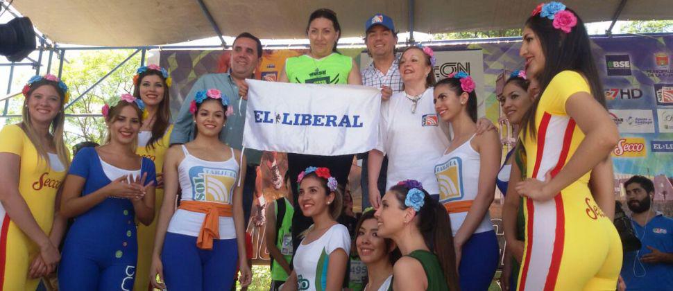 Una deportista del barrio Ramoacuten Carrillo ganoacute 200 mil pesos de Tarjeta Sol en el Maratoacuten