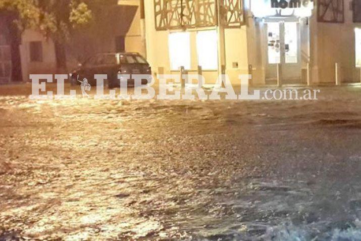 Una torrencial lluvia cayó sobre la Ciudad de la Amistad