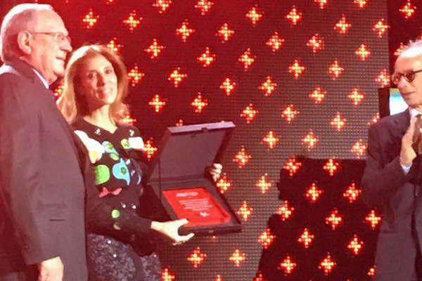 La gobernadora recibioacute la distincioacuten al Autoacutedromo Internacional de Las Termas