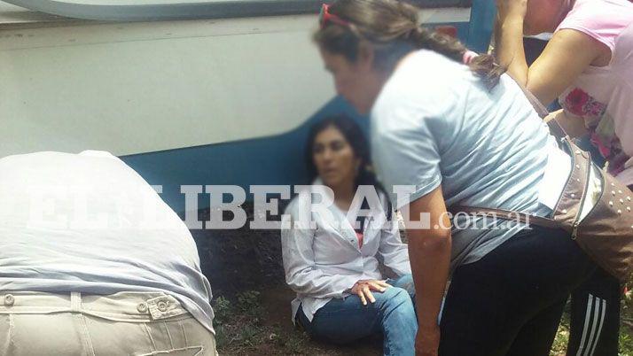 Fernaacutendez- Un tren arrolloacute a un colectivo y hay varios heridos