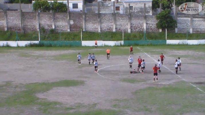 Brutal agresioacuten en la final de fuacutetbol femenino en Coacuterdoba