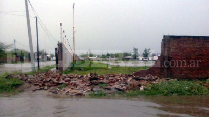 Una fuerte tormenta con granizo causoacute desastres en Antildeatuya