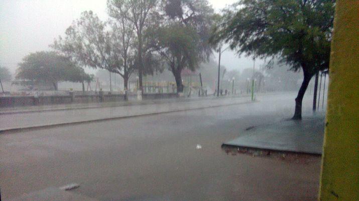 Intenso granizo en la localidad de Colonia Dora