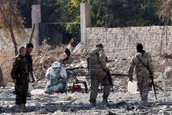 Ejeacutercito turco y rebeldes tienen cercada posicioacuten de Isis en norte de Siria