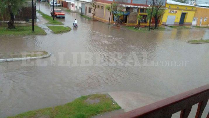 Las imaacutegenes del desastre que causoacute la tormenta en Antildeatuya