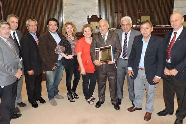 Giran a comisioacuten sendos proyectos de ley contra la violencia de geacutenero