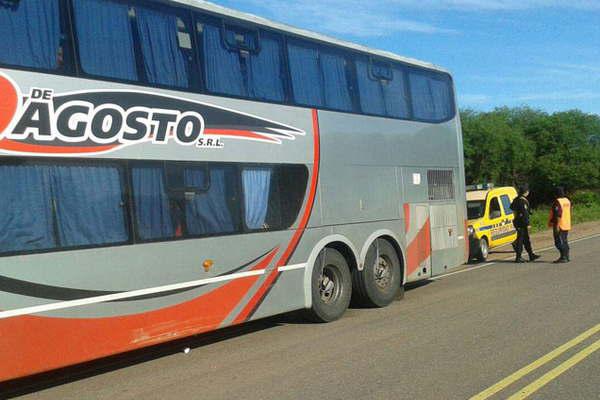 Secuestran una importante cantidad de mercaderiacutea ilegal en un puesto de control