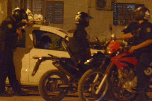 Regresaba del trabajo a su casa y fue sorprendida por dos delincuentes