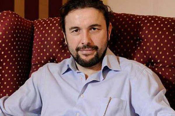 Sigue la guerra entre Erguumln Demir y el protagonista de Esposa joven