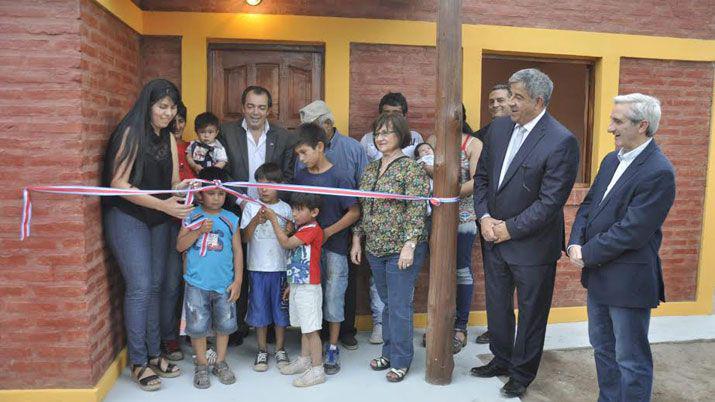 Un total de 37 familias de Sol de Mayo y parajes vecinos recibieron viviendas sociales