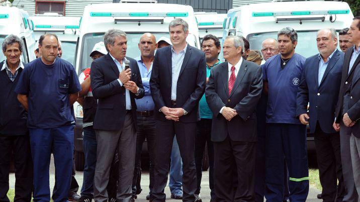 El Gobierno entregoacute 30 ambulancias a cinco provincias del norte