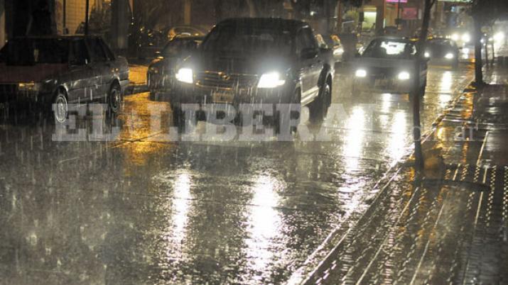 La lluvia se presentó a las 2330 en Santiago del Estero