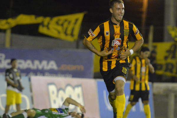 Se desgarroacute Toledo pero vuelve David Romero