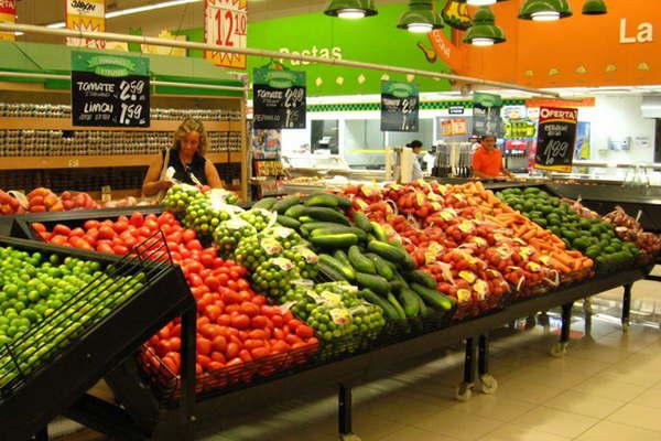 Supermercados locales deberaacuten incluir carnes frutas y verduras en forma diaria en Precios Claros