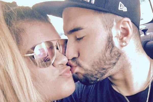 Morena Rial confirmoacute su noviazgo con Martiacuten Casar con un beso  
