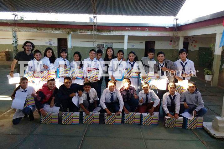 Los alumnos recibieron con agrado las flamantes Netbooks Foto corresponsalía