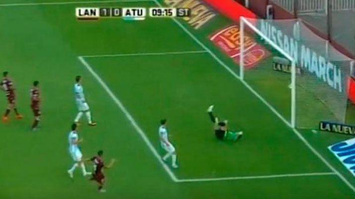 Lanuacutes le ganoacute 1 a 0 a Atleacutetico Tucumaacuten