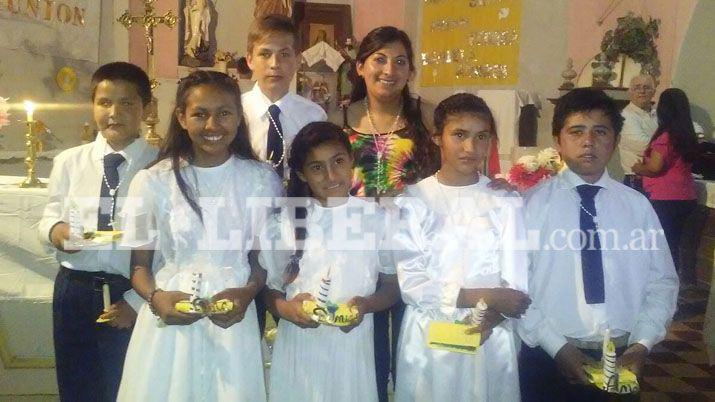 Niños de  San Pedro recibieron su  primera Comunión