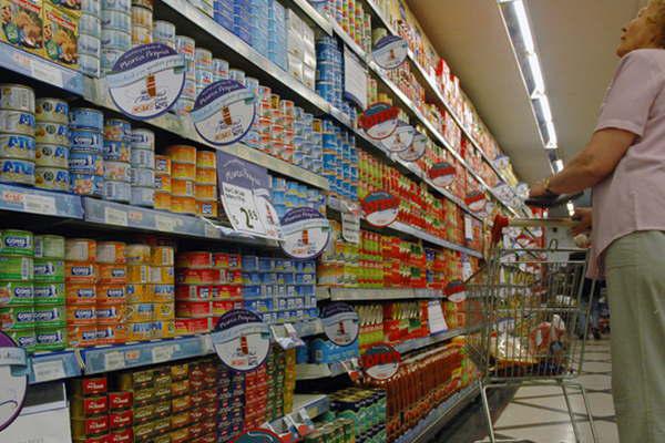 En Bs As aseguran que los precios de los suacuteper son 114-en-porciento- maacutes baratos