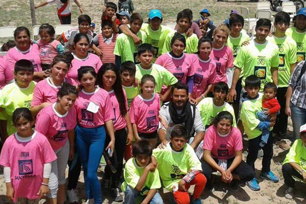 EL LIBERAL acompantildeoacute a atletas en el Maratoacuten de La Bajadita