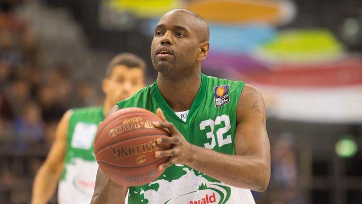 El ala piacutevot canadiense Jermaine Bucknor llega a Oliacutempico