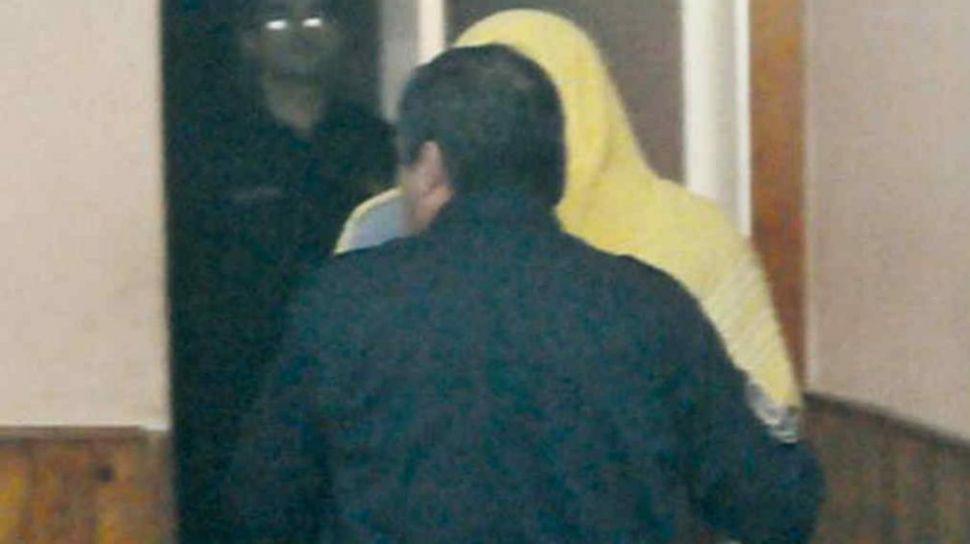 Se entregoacute el hombre que golpeoacute a su beba y atacoacute con una sarteacuten a su pareja