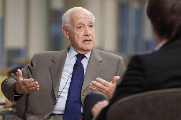 Lavagna advirtioacute que el doacutelar estaacute atrasado y  que requiere una suba 