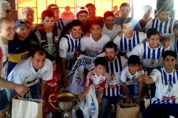 Distribuidora Mily se consagroacute campeoacuten del Torneo Anual de la Liga Comercial de Fuacutetbol de La Banda