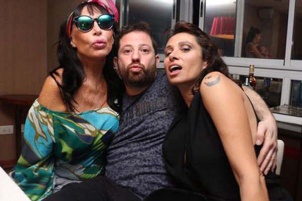 Moria Joseacute Ottavis y eacuterica Garciacutea se divirtieron en una fiesta 