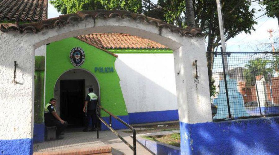 Peleoacute con su novia y terminoacute apuntildealado