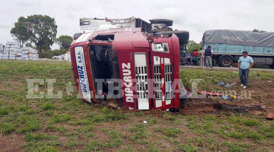 Ruta 34- Fuerte choque de dos camiones ocasionoacute un caos