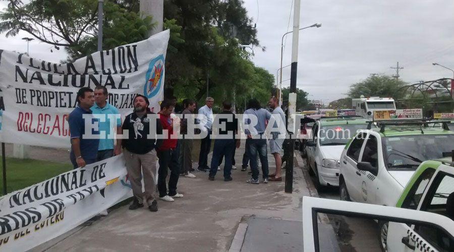 Taxistas se movilizaron pidiendo actualizacioacuten tarifaria