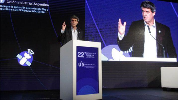 Prat-Gay confirmoacute que el medio aguinaldo no pagaraacute Ganancias