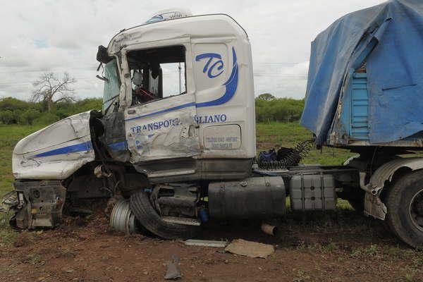 Chofer de camioacuten se durmioacute y protagonizoacute un choque y vuelco
