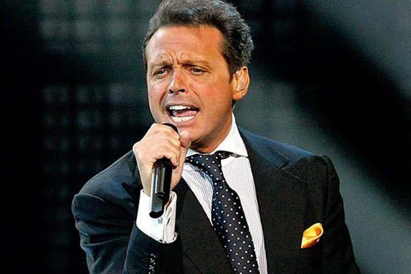 Luis Miguel tendraacute su propia peliacutecula y todo el mundo se pregunta iquesthasta doacutende contaraacute sobre su vida