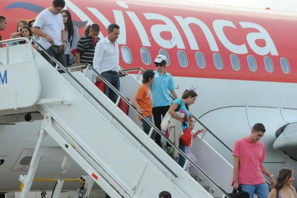 Aeroliacutenea internacional incluyoacute a Santiago  en su plan de vuelo